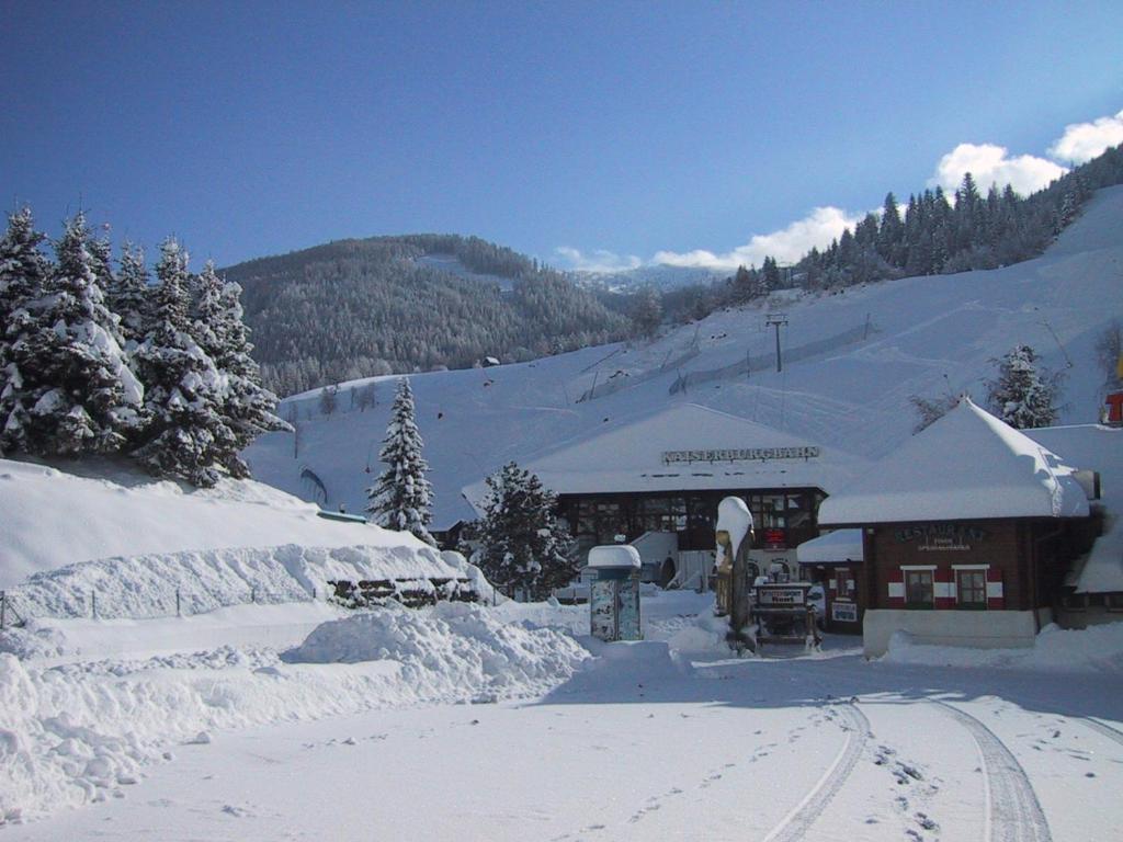 Gaestehaus Sagmeister Bed and Breakfast Bad Kleinkirchheim Exteriör bild