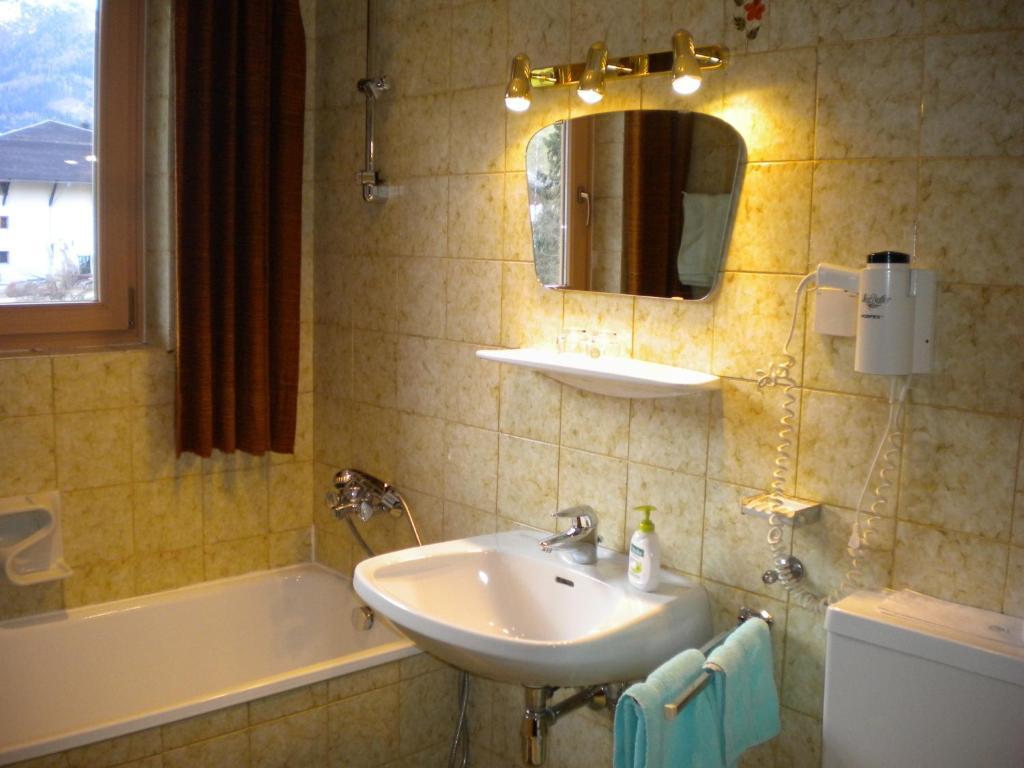 Gaestehaus Sagmeister Bed and Breakfast Bad Kleinkirchheim Rum bild